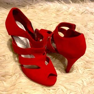 Red heels, White House black market, size 7.5
